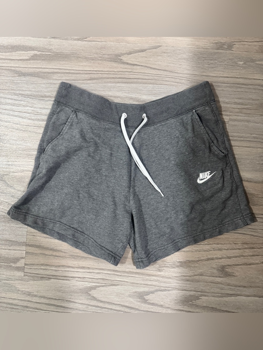 Nike Gray Sweatshorts Size M Athletic Lounge Gym Shorts Drawstring Athleisure